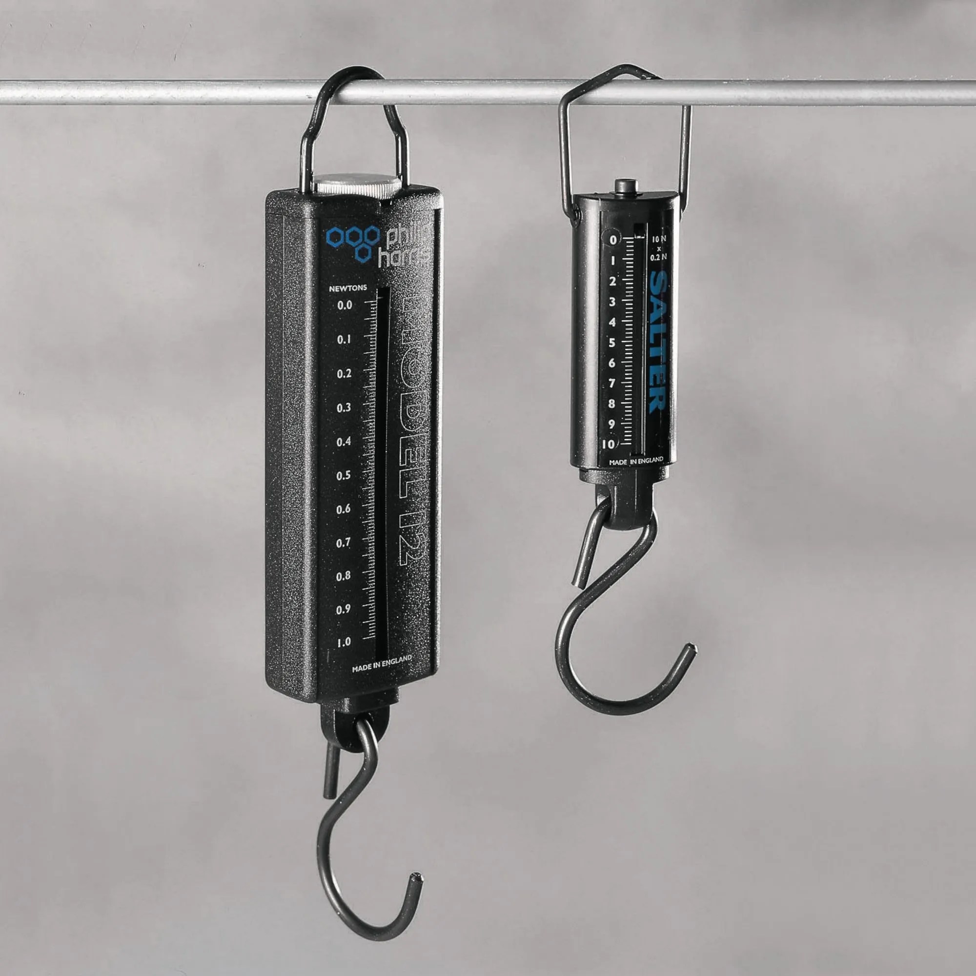 Spring Balance, Rectangular Plastic Body (Newton Meters) 0 to 1N x 0