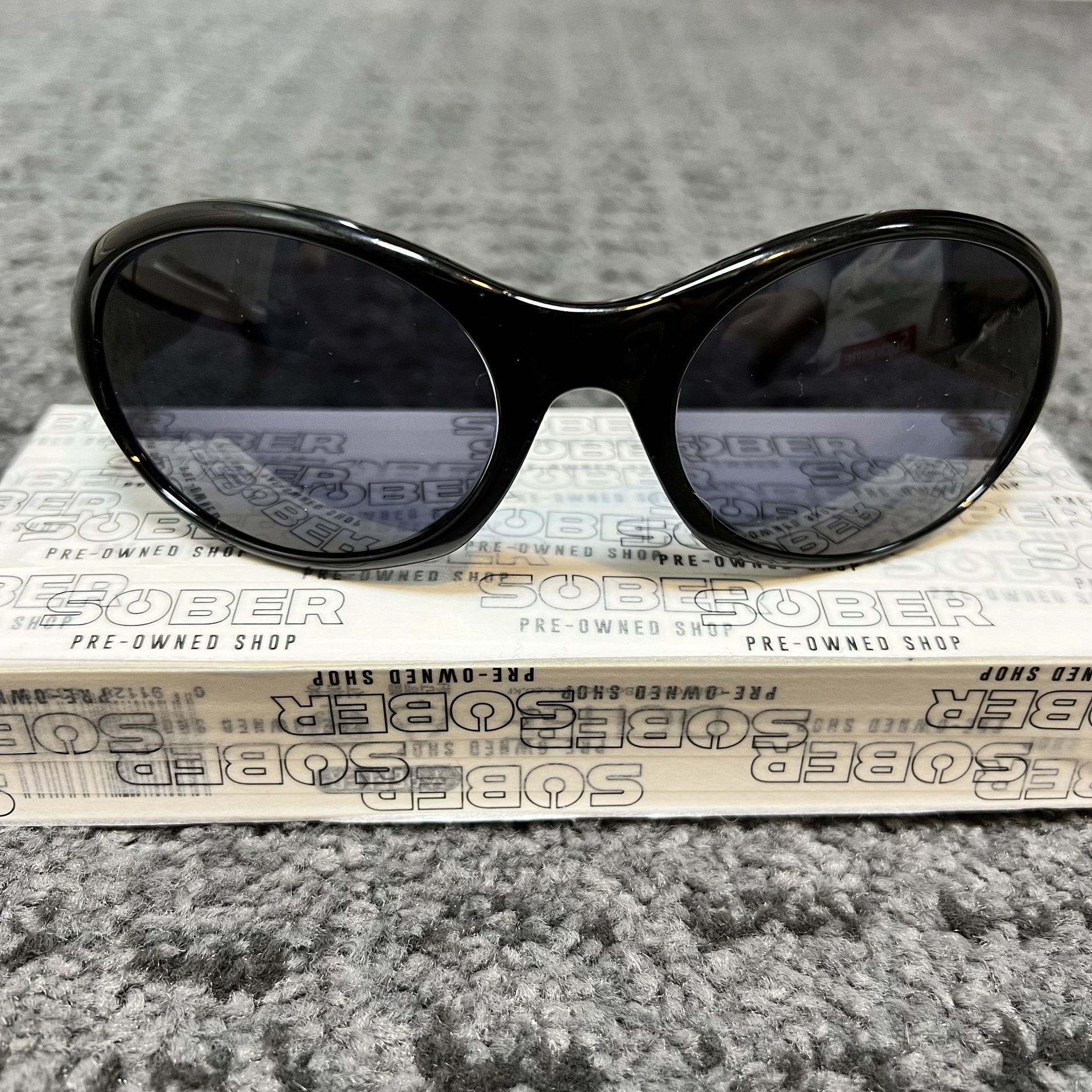 vintage givenchy Black Oval Sunglasses Italy FRAMES soberseoul
