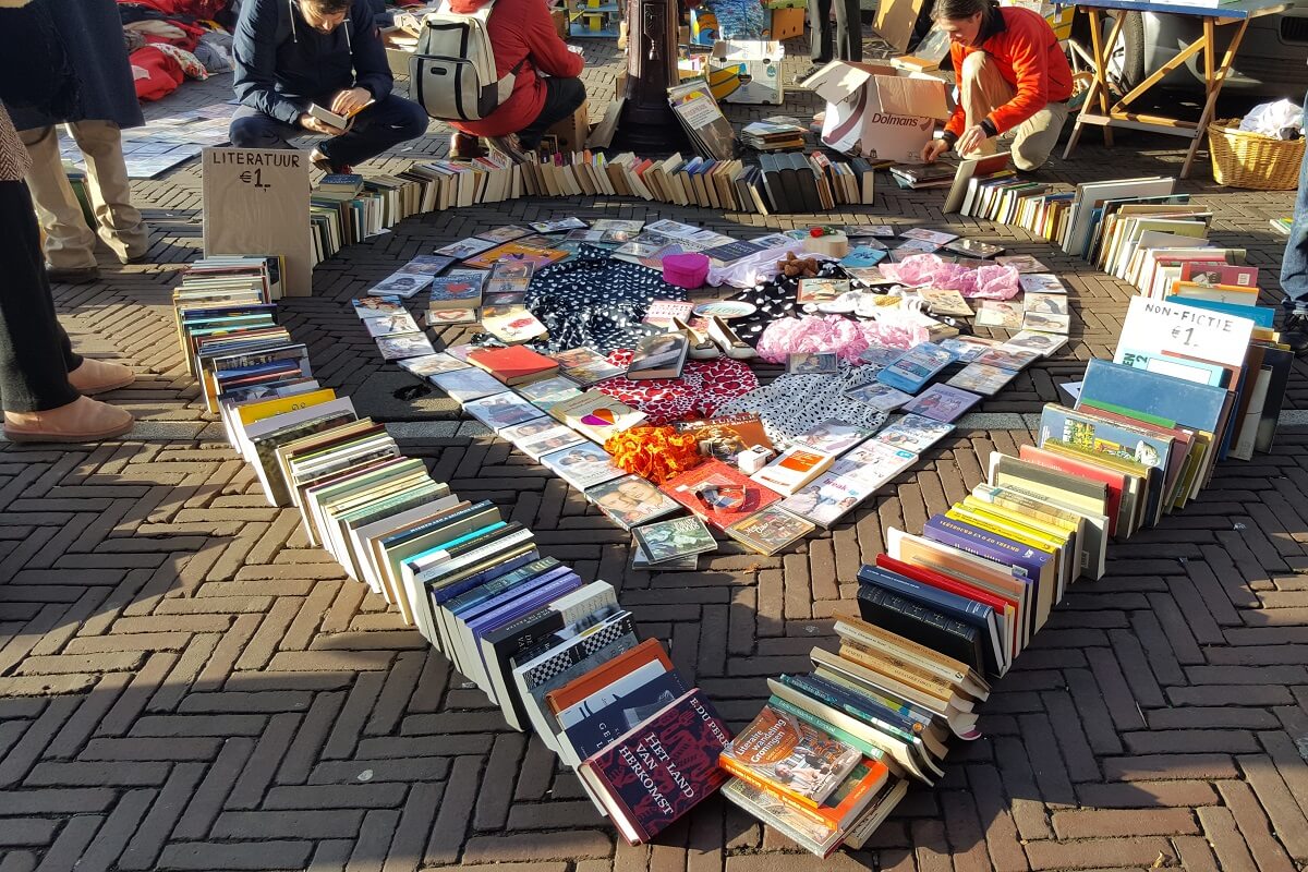 How To Throw A Successful Yard Sale • Insteading