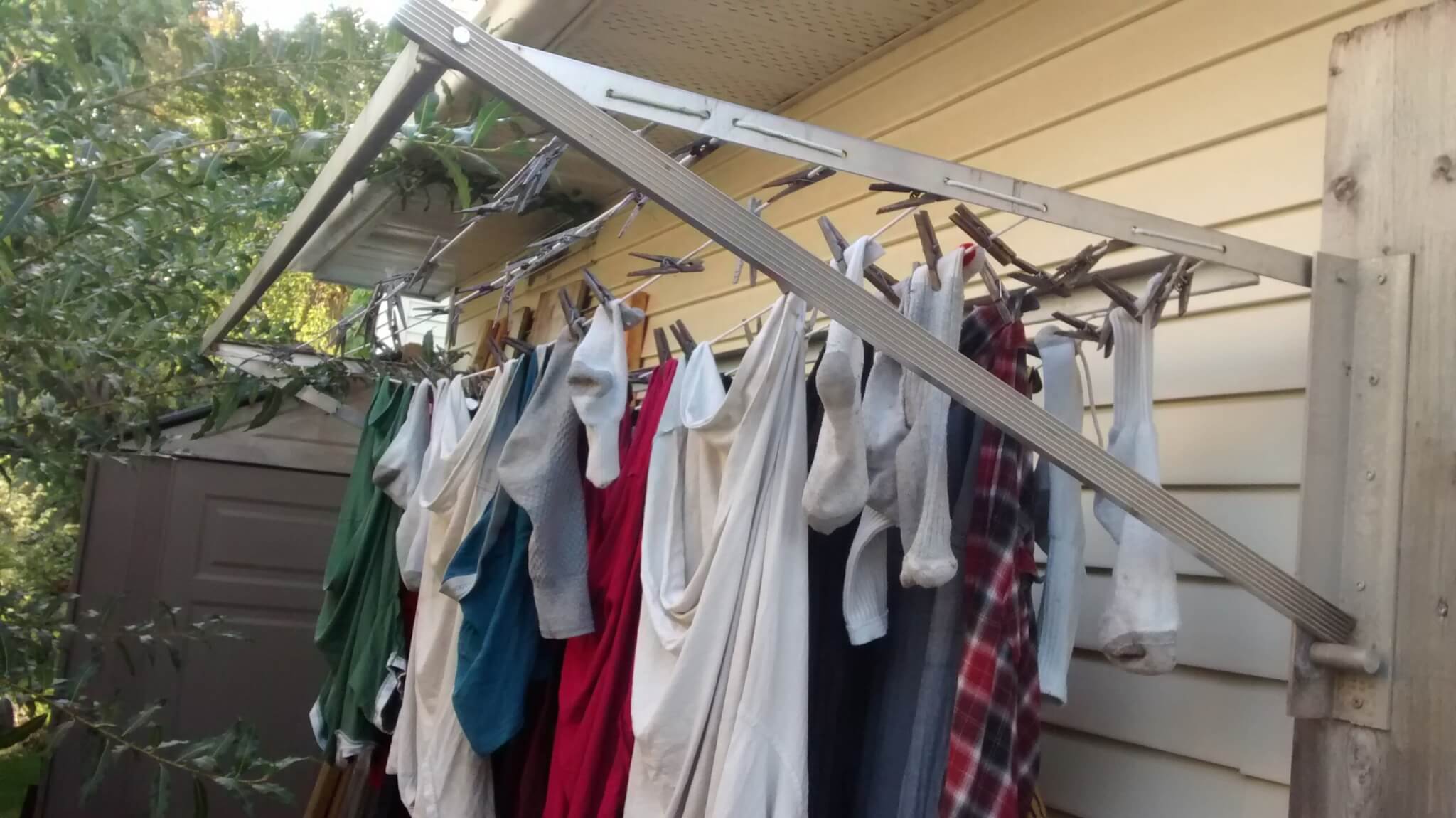 20 Energy Saving, EcoFriendly DIY Clothesline Ideas • Insteading