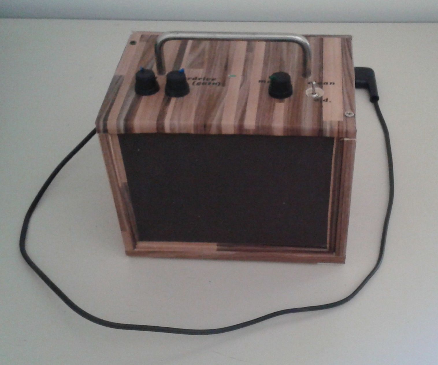 10 WATT PORTABLE GUITAR AMP WITH DISTORTION 7 Steps (with Pictures