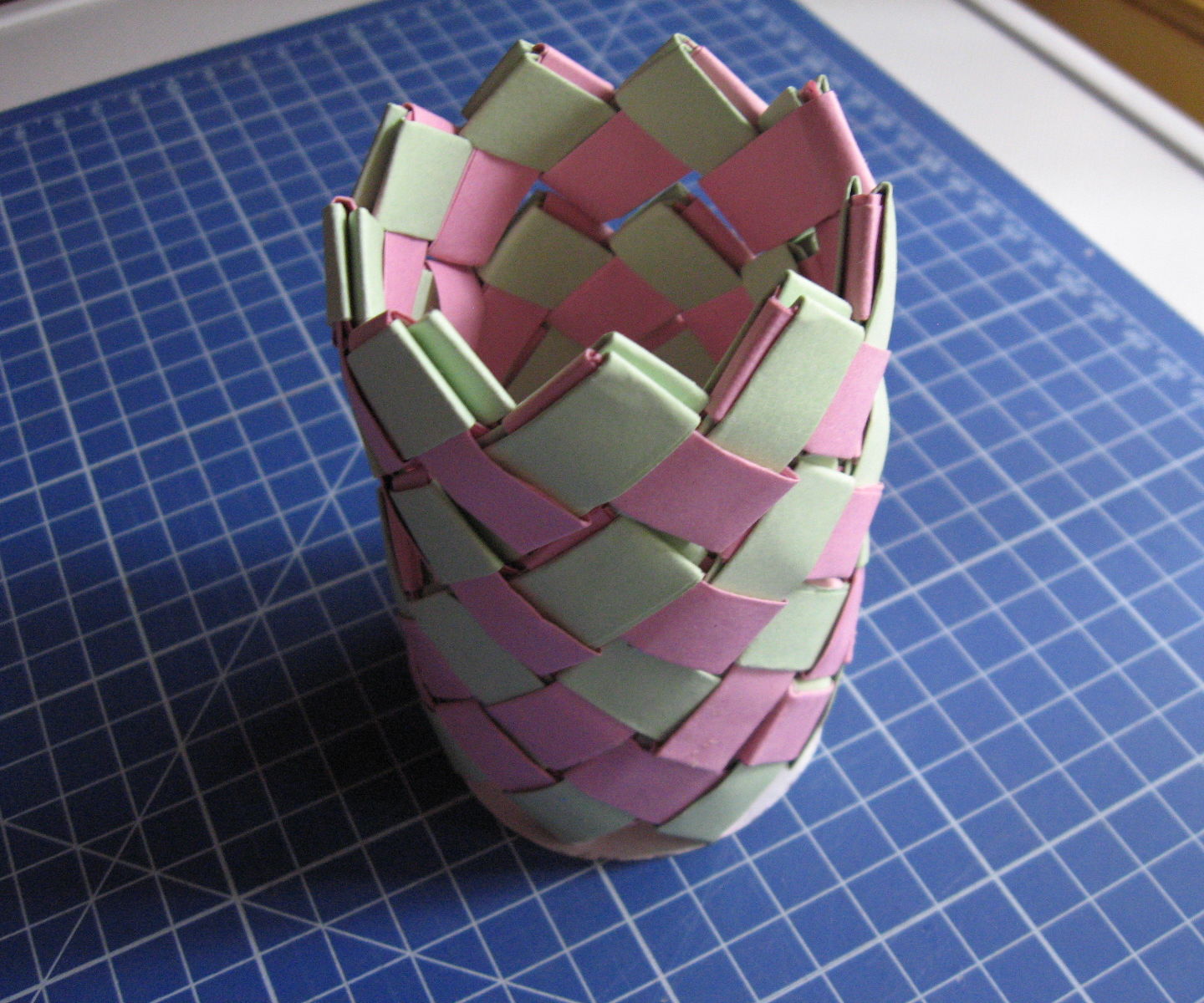 How to Make a Small Paper Vase 6 Steps (with Pictures) Instructables