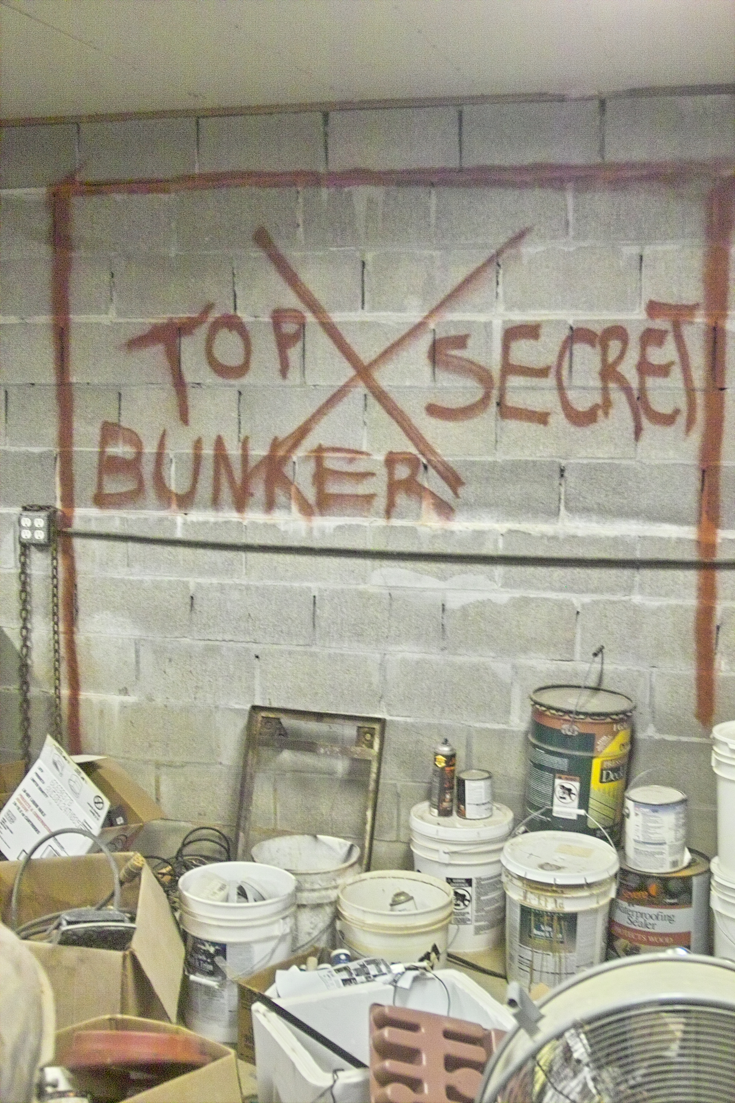 How to Build a Super Top Secret Bunker Under Your House. the Prelude... 3 Steps (with Pictures)