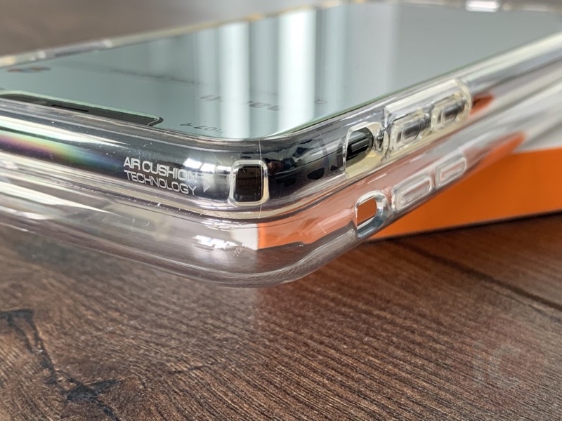 iPhone 11 Pro Max Clear Case Review (55) vs Spigen Clear Cases (12