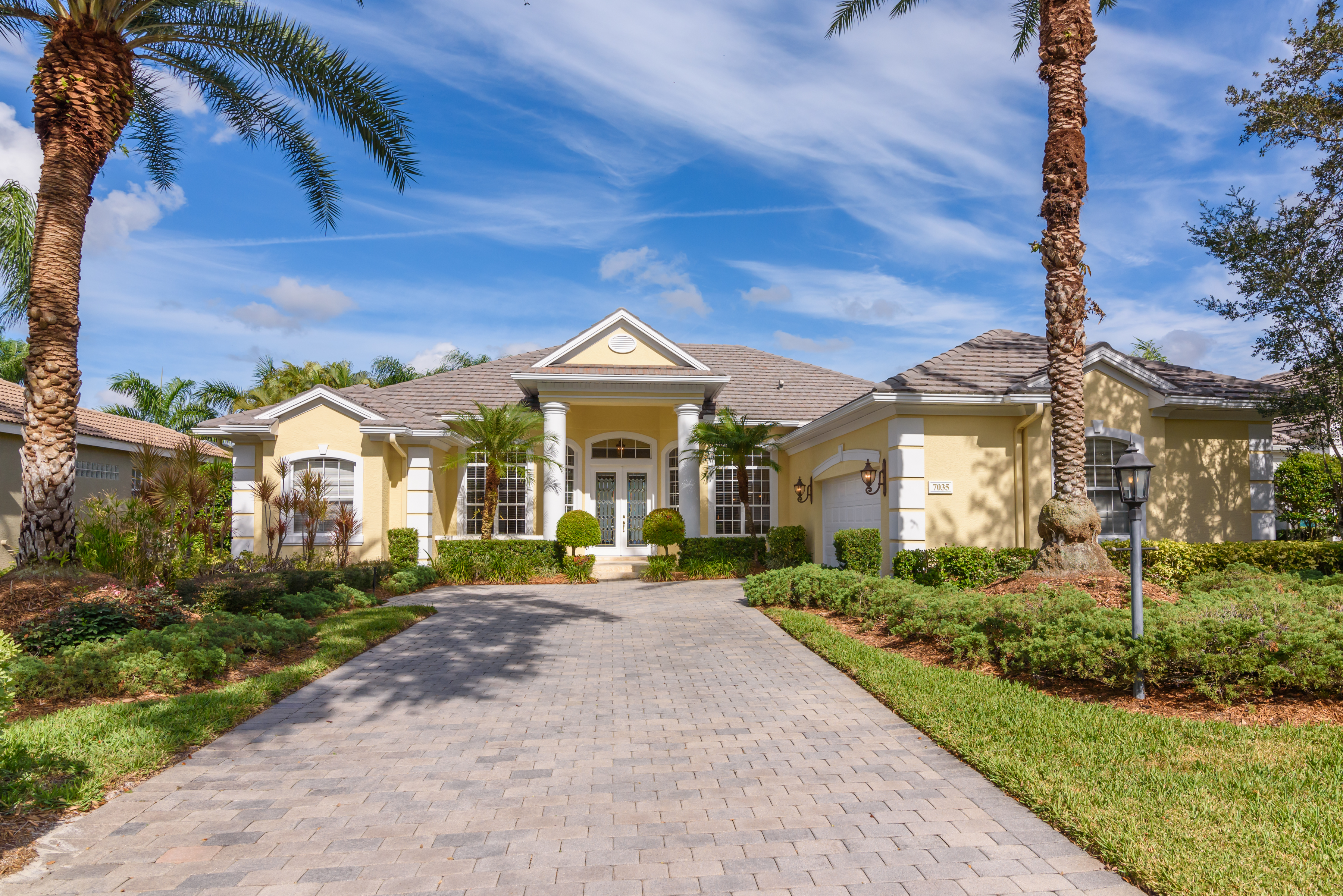 7035 Stanhope Place University Park FL