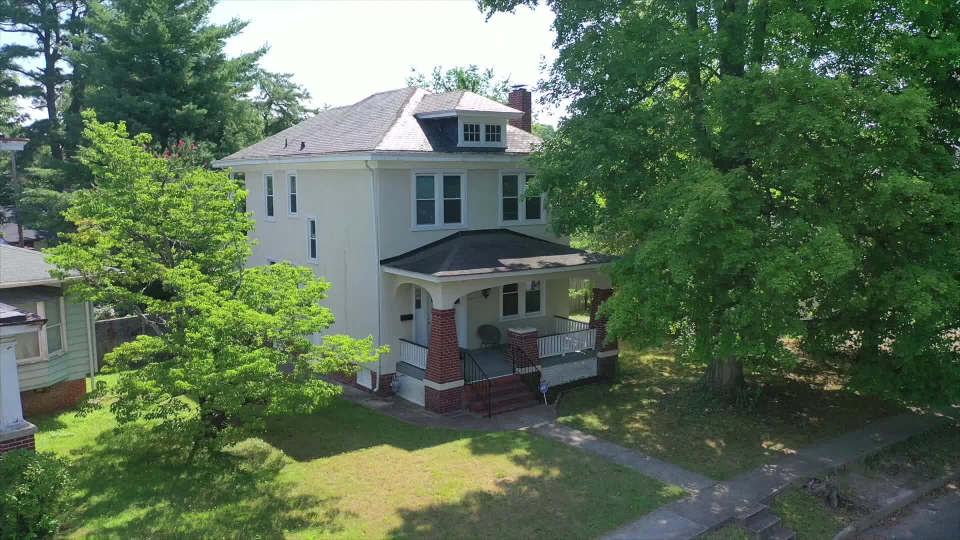 3229 Woodrow Ave. (u)