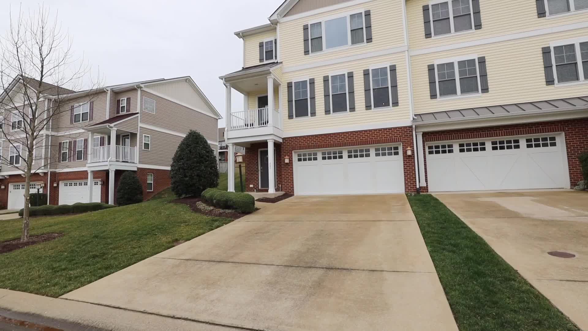 542 Abbey Village Cir. (u)