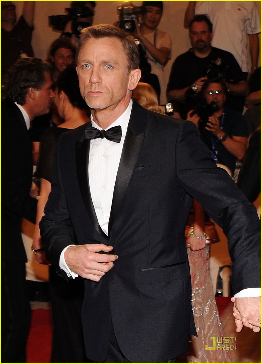 Daniel Craig MET Ball 2010 With Satsuki Mitchell Photo 2447668 2010(03)