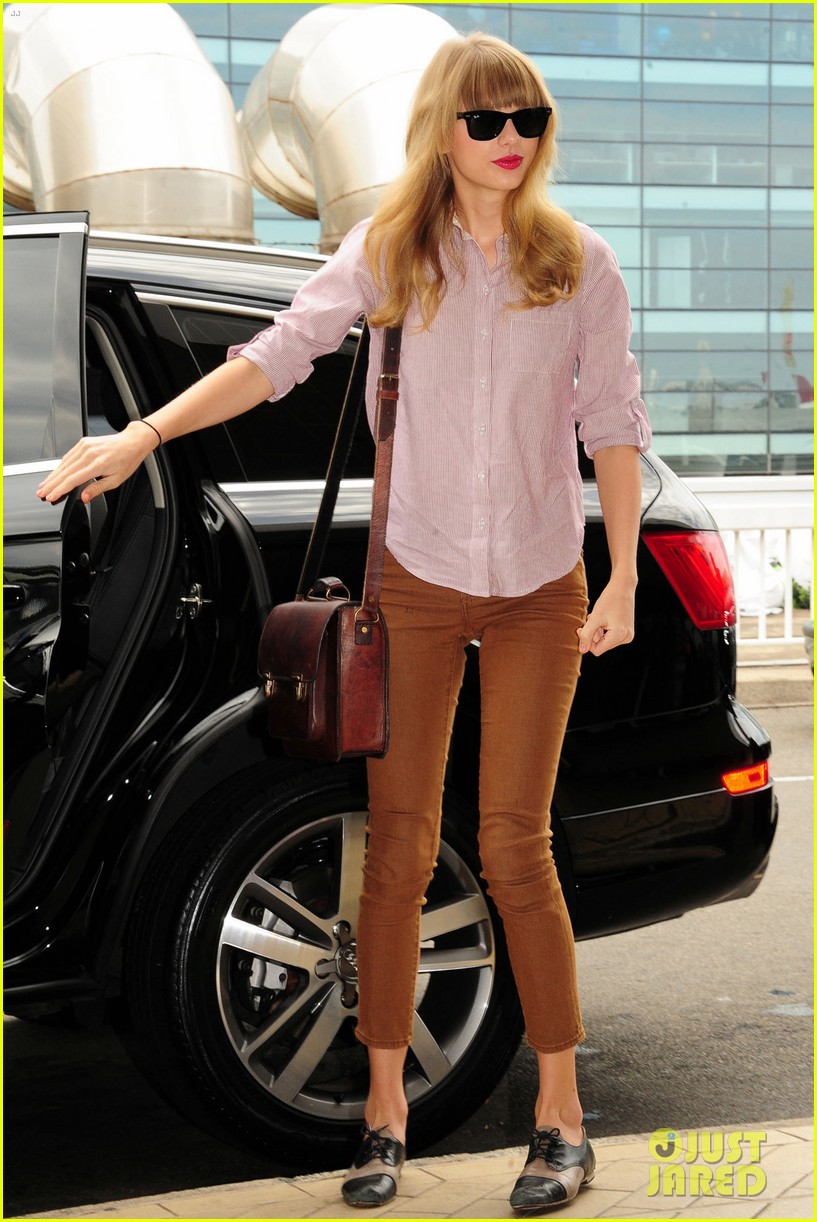 Taylor Swift 'Begin Again' Performance on 'Ellen' Today! Photo(029)