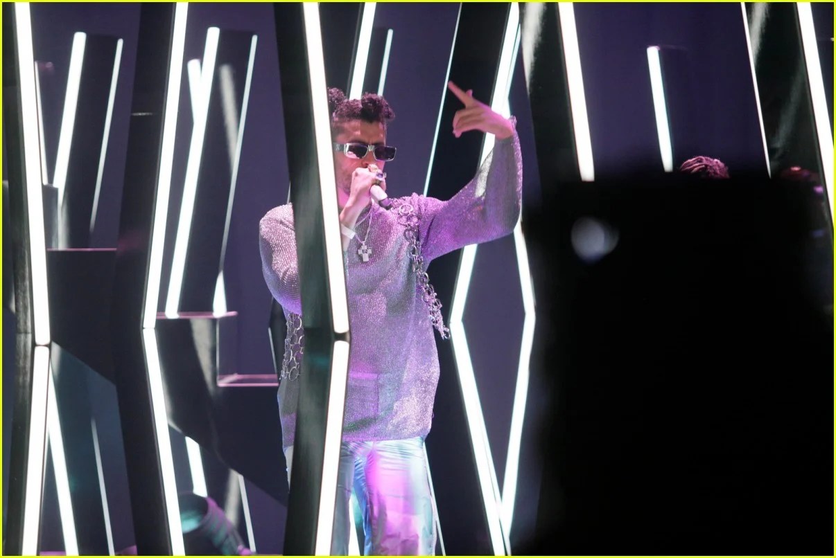 Bad Bunny & Jhay Cortez Bring the Energy for Their 2021 Grammys Performance Photo 4532948