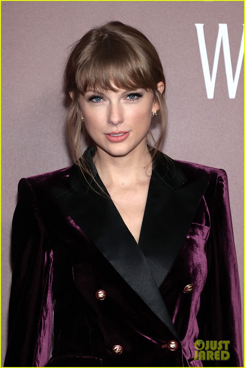 Taylor Swift Walks Red Carpet at 'All Too Well' Short Film Premiere(010)