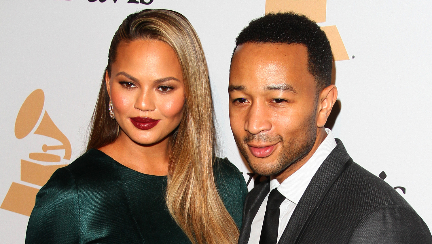 Chrissy Teigen Shares First Photo of Daughter Luna! Celebrity Babies