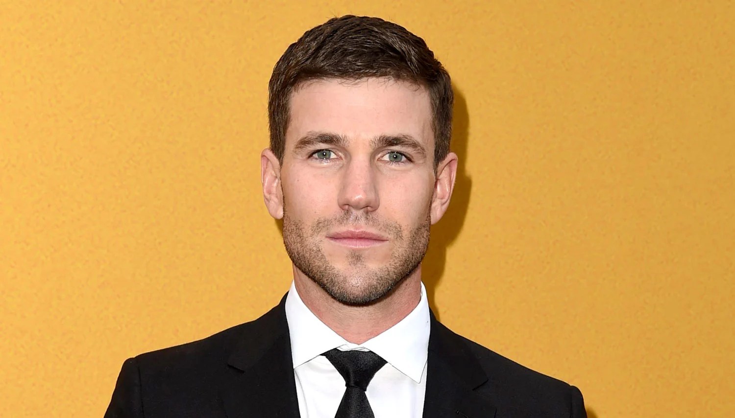 Austin Stowell Goes Shirtless in Promo for ‘The White Lotus’ Season