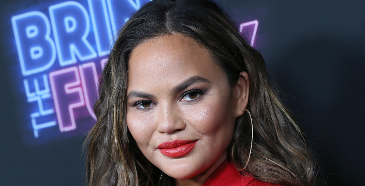 Chrissy Teigen Responds to Theory That She Deletes Negative Instagram
