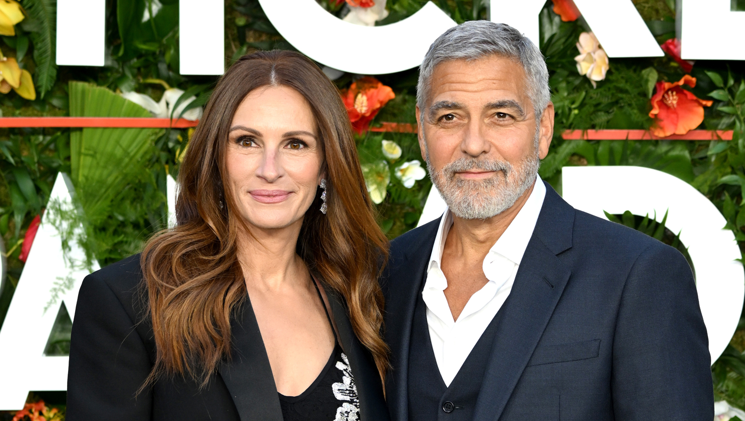 Julia Roberts & Clooney Explain Why They Never Dated, Talk About