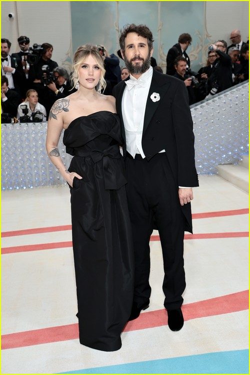 Met Gala 2023 See Every Celeb’s Red Carpet Fashion, Full Guest List(07)