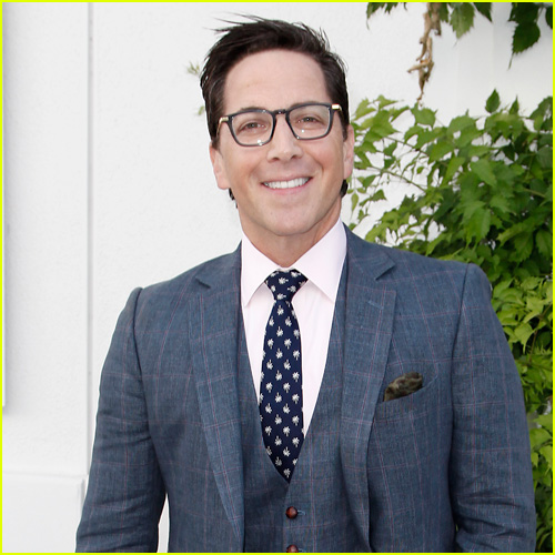 ‘Hacks’ Season 3 Cast 10 Actors Returning, 2 Stars Promoted to Series