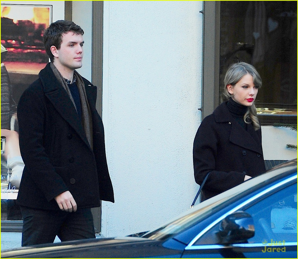 Full Sized Photo of taylor swift nyc outing with brother austin 07(027)
