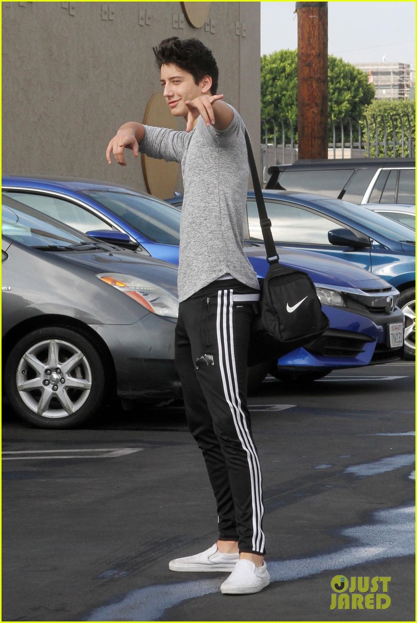Full Sized Photo of milo manhiem dancing with the stars practice 02(024)