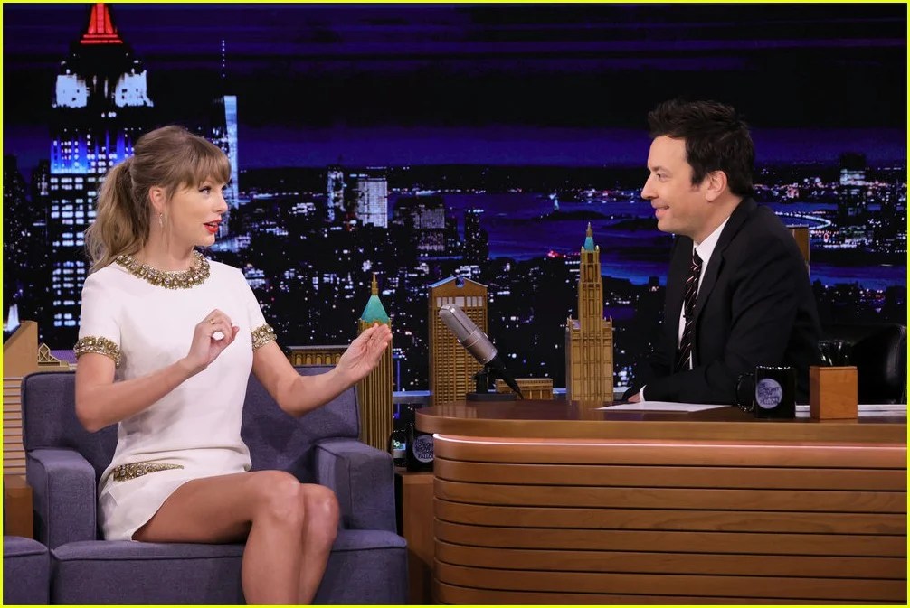 See Photos from Taylor Swift's 'Fallon' & 'Meyers' Interviews! Photo