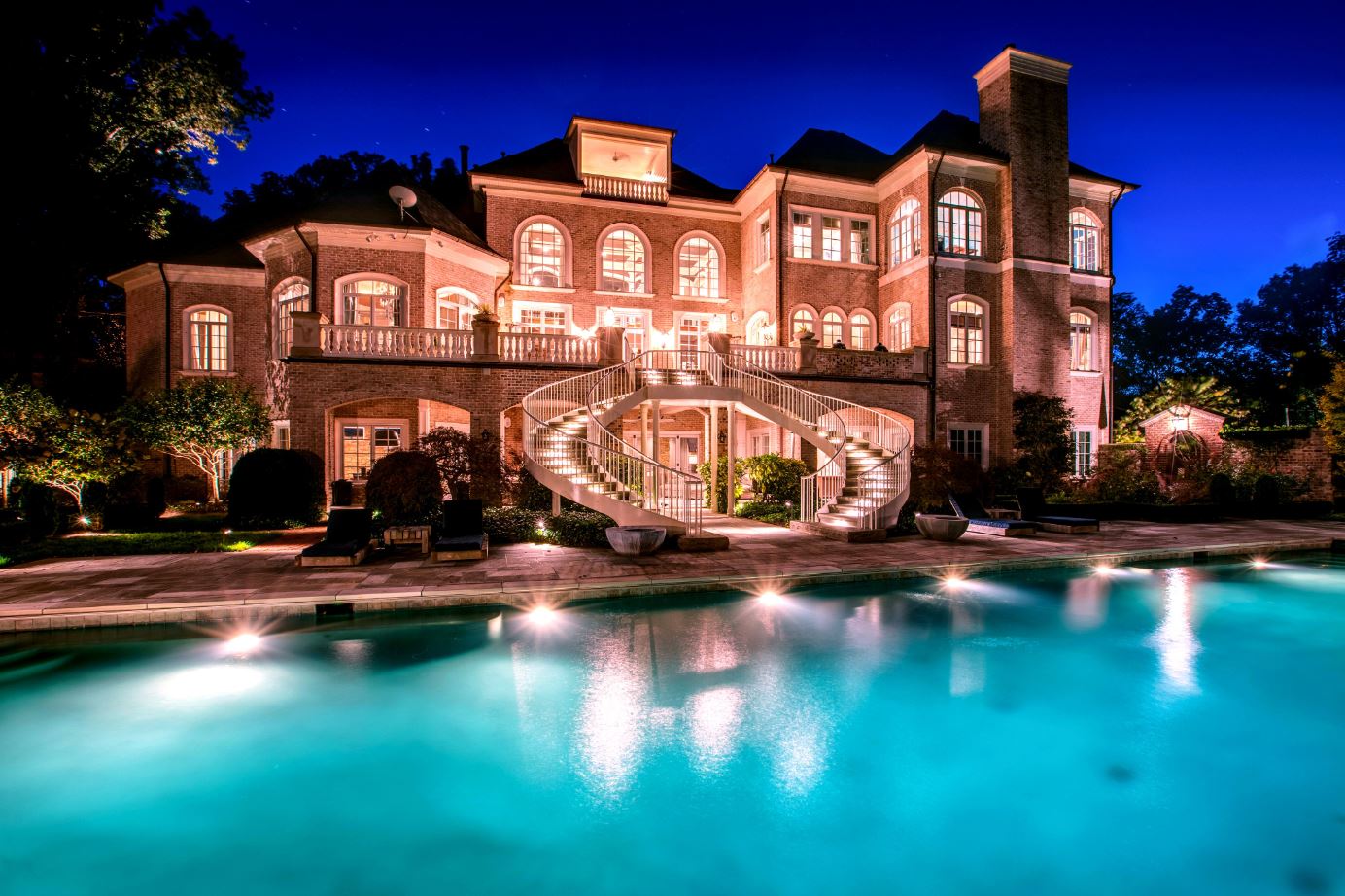 Kelly Clarkson's Tennessee Lake Mansion!