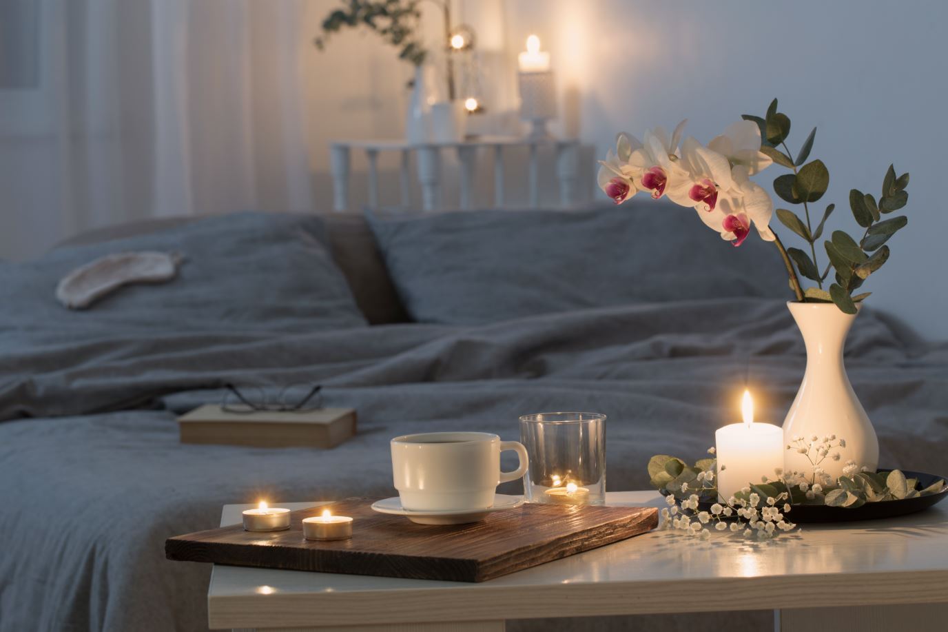 12 Ways To Make Your Guest Bedroom Feel Like A Glamorous Hotel Room
