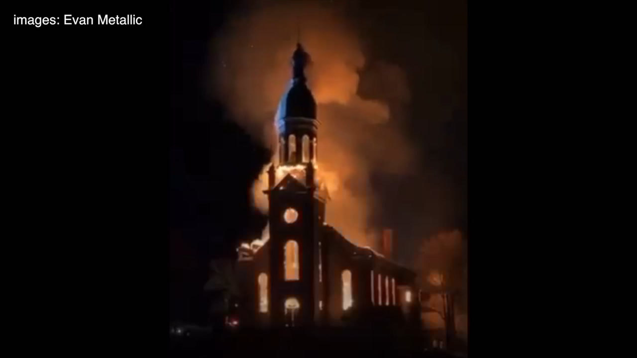 Une église détruite par le feu en Gaspésie [VIDÉO] L'Est du Québec