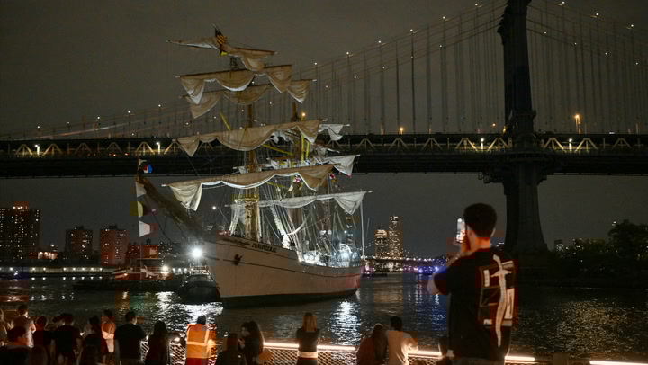 Moment Mexican navy ship’s sails snap in New York’s Brooklyn Bridge crash