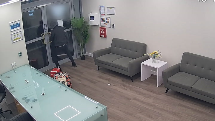 Burglar’s getaway attempt goes wrong after fight with locked door | News