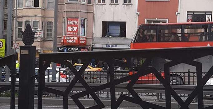 Beyoğlu'nda bir iş yerinde patlama