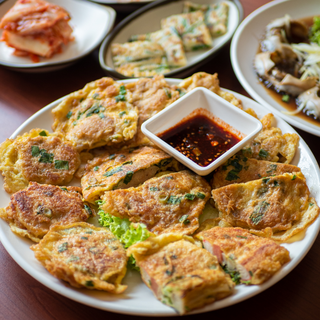 This Spot In Hartamas Has Fresh Whole Octopus Soup & Raw Oyster Wrap