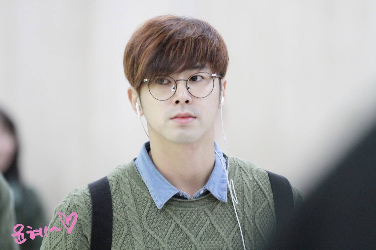 Trending glasses fashion started by Korean idols?