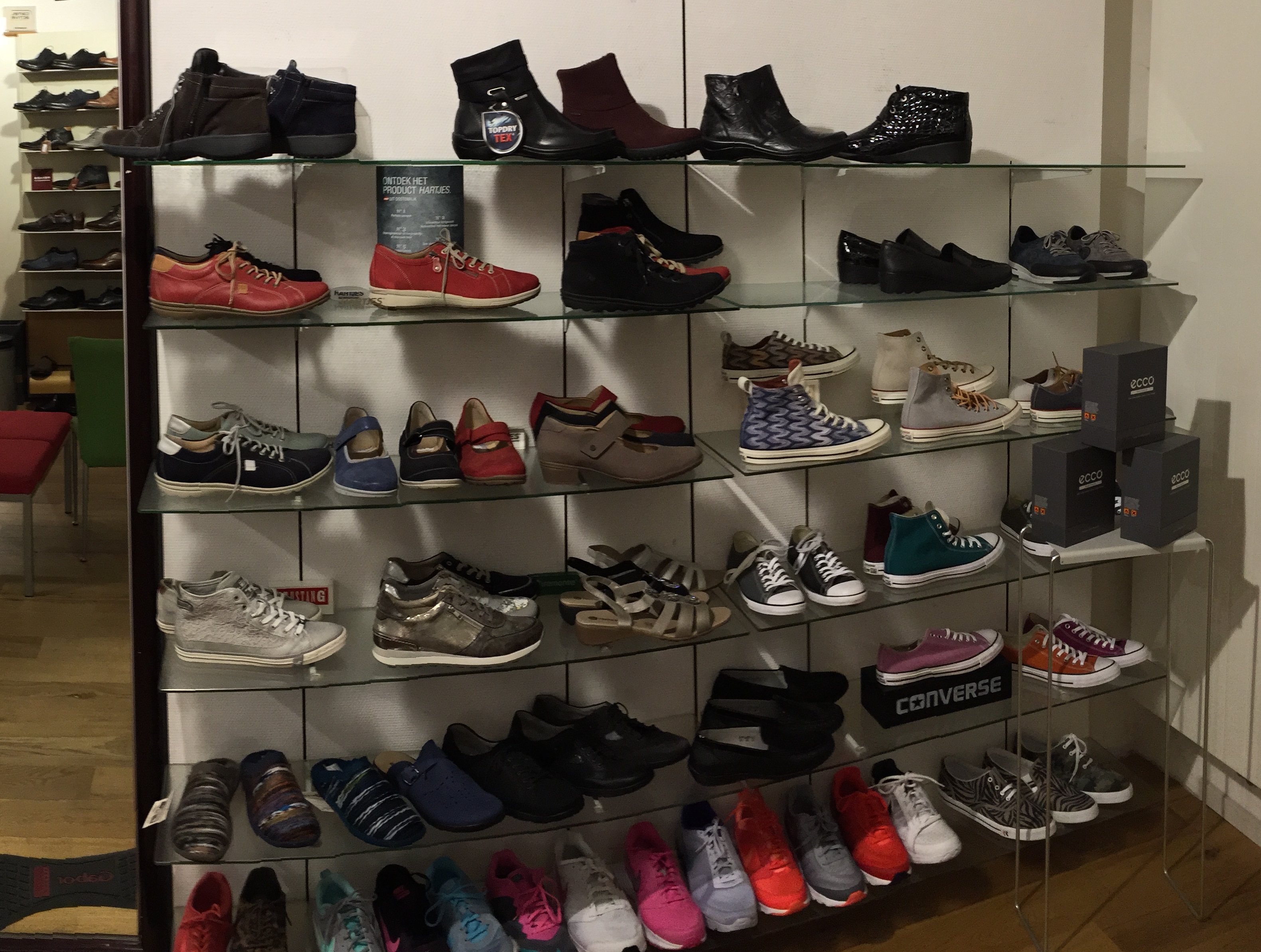 Familiebedrijf In Grote Maten Schoenen Al 45 Jaar In Hilversum