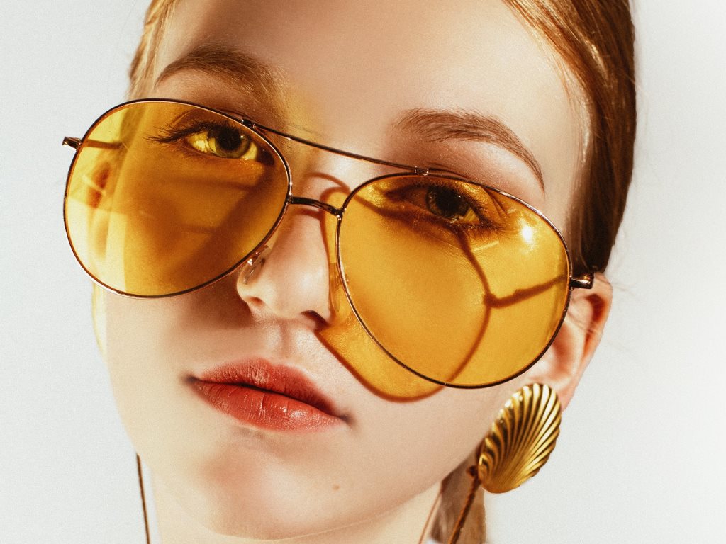 Do Glasses Make Your Face More Attractive? Learn Glass Blowing