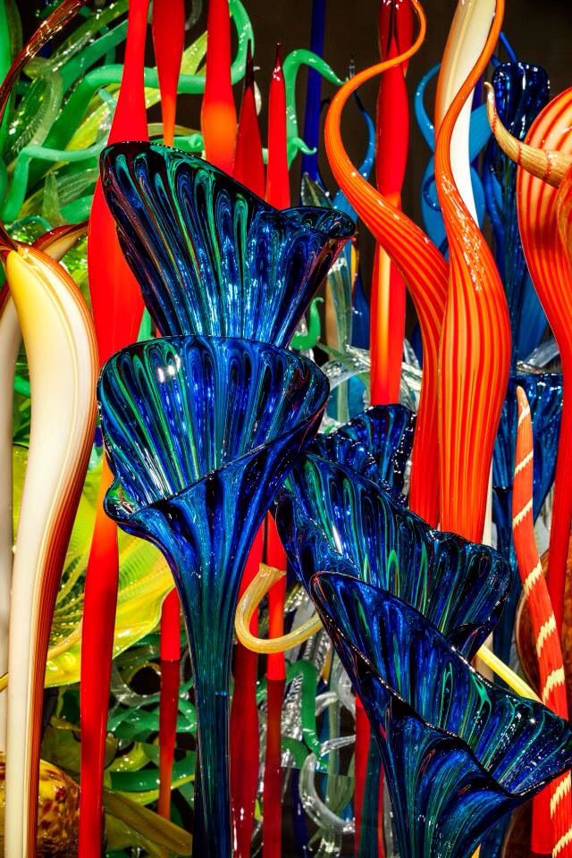 Dale Chihuly An Artist Who Uses Broken Glass To Recycle Learn Glass