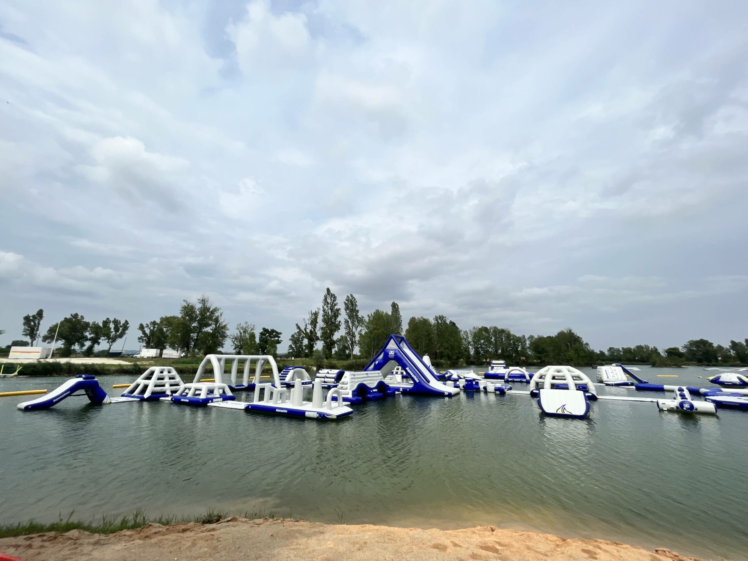 L’AquaParc est arrivé au lac de Braguessou Le Petit Journal