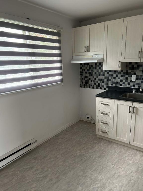 4 ET DEMI DISPONIBLE POUR LE 1ER NOVEMBRE 2024 à louer à Saguenay