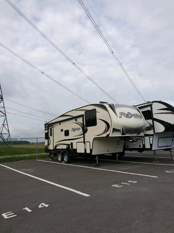 Entreposage Auto Moto et Roulotte Mini Entrepôts StHyacinthe à louer