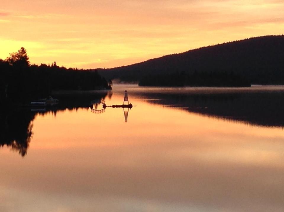 Chalets à louer, Lac TroisSaumons à vendre à StAubert