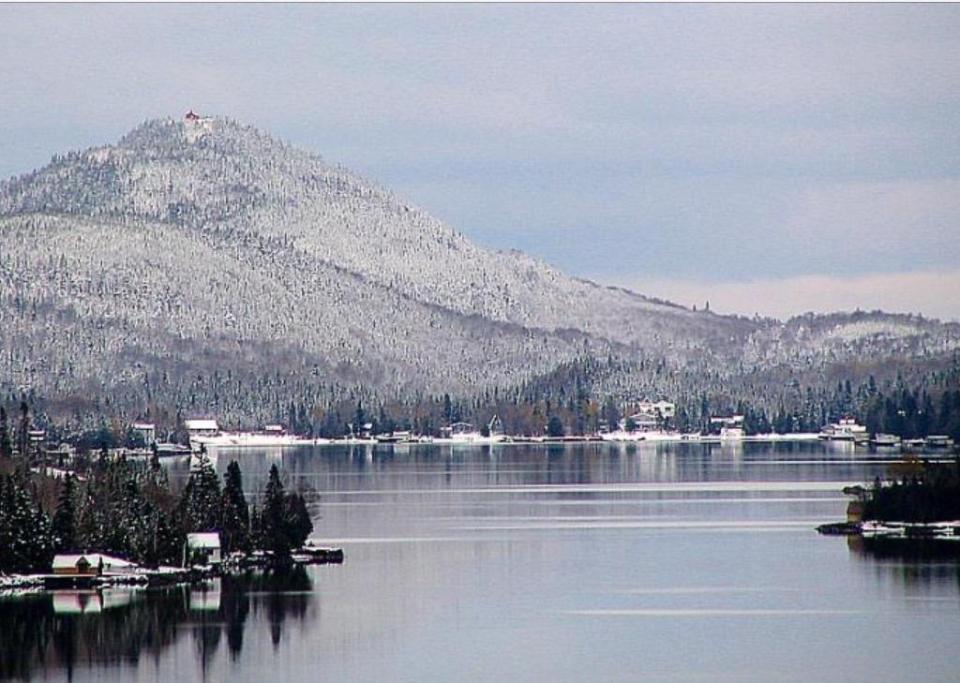 Chalets à louer, Lac TroisSaumons à vendre à StAubert