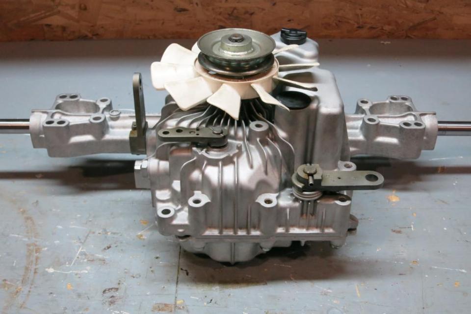 Transmission hydrostatique Usagé à vendre à Sherbrooke