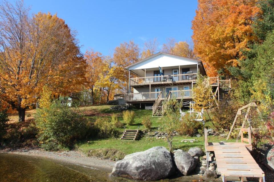 Chalet bord de l'eau Lac Mégantic (Piopolis) à vendre à Piopolis