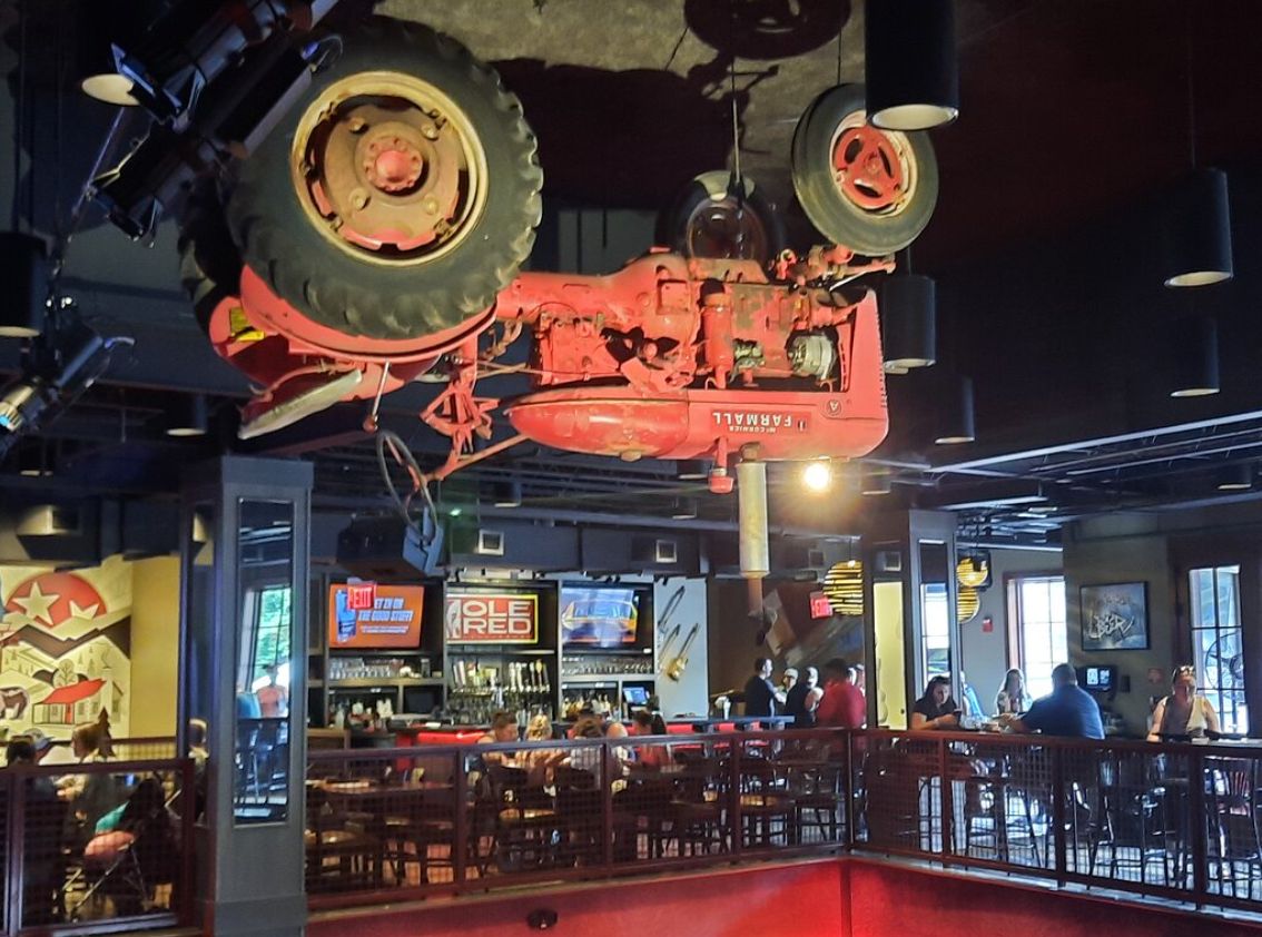 8 Best Bars in Gatlinburg, TN for Tourists