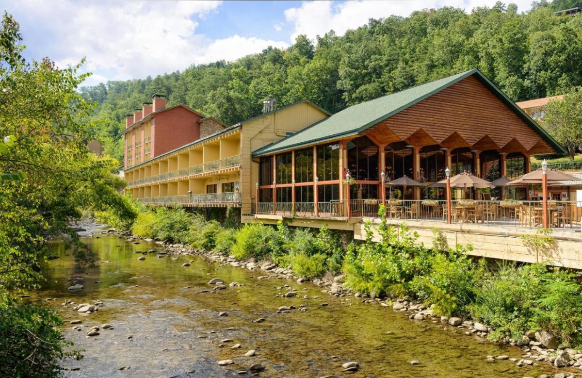 9 Great Gatlinburg Hotels on the Strip
