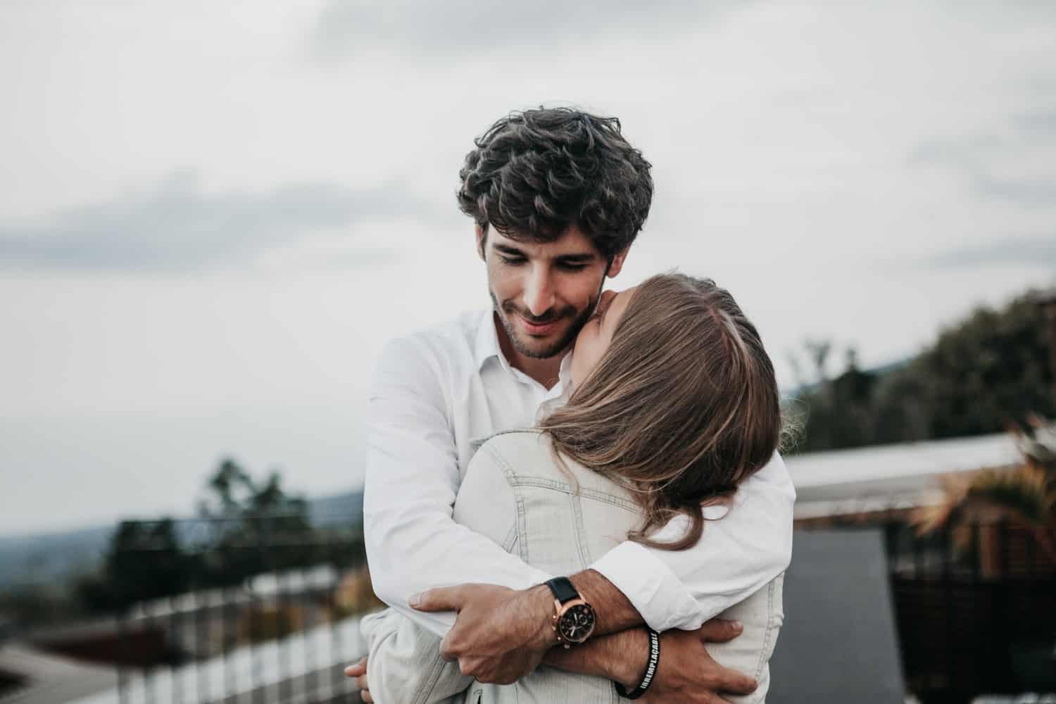 3 Simple Signs Of A Strong And Healthy Relationship - Lifehack