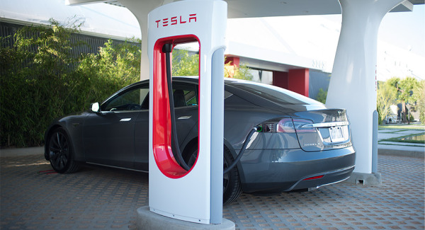 Кто создал tesla
