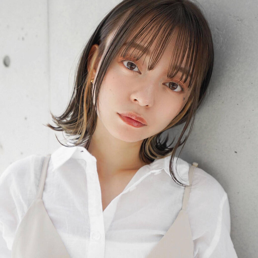 簡単で効果抜群！触覚の巻き方をマスターして小顔美人になろう【ストレートアイロン・コテ】 LIPS
