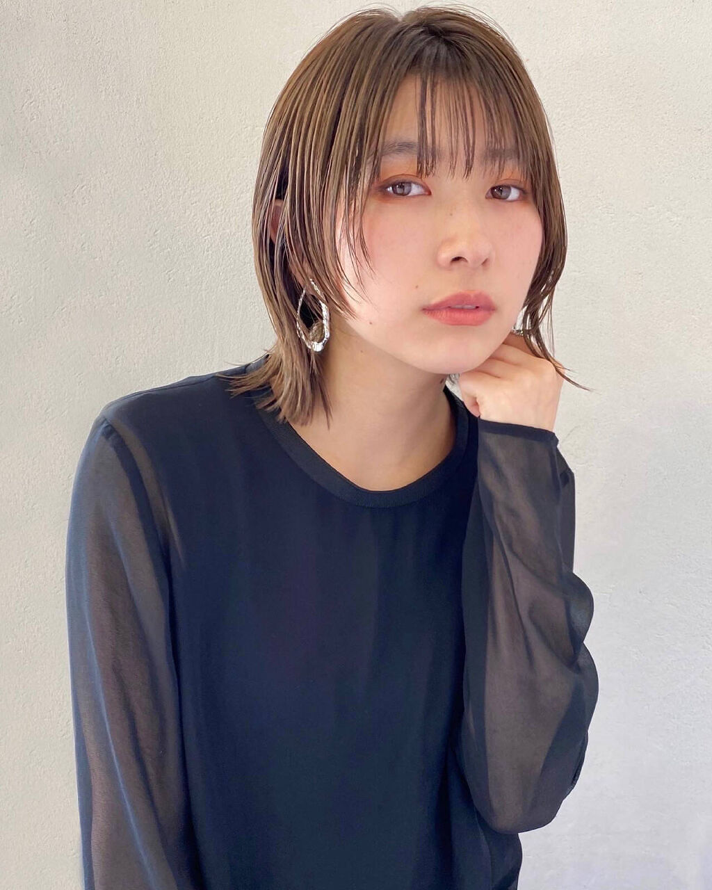 頬骨を隠すと小顔になる！前髪カットのポイント | Clip'clip（クリップクリップ） 頬骨が出てる悩みをカバーするメイク＆髪型大公開！おすすめのセルフマッサージの方法も | Lips