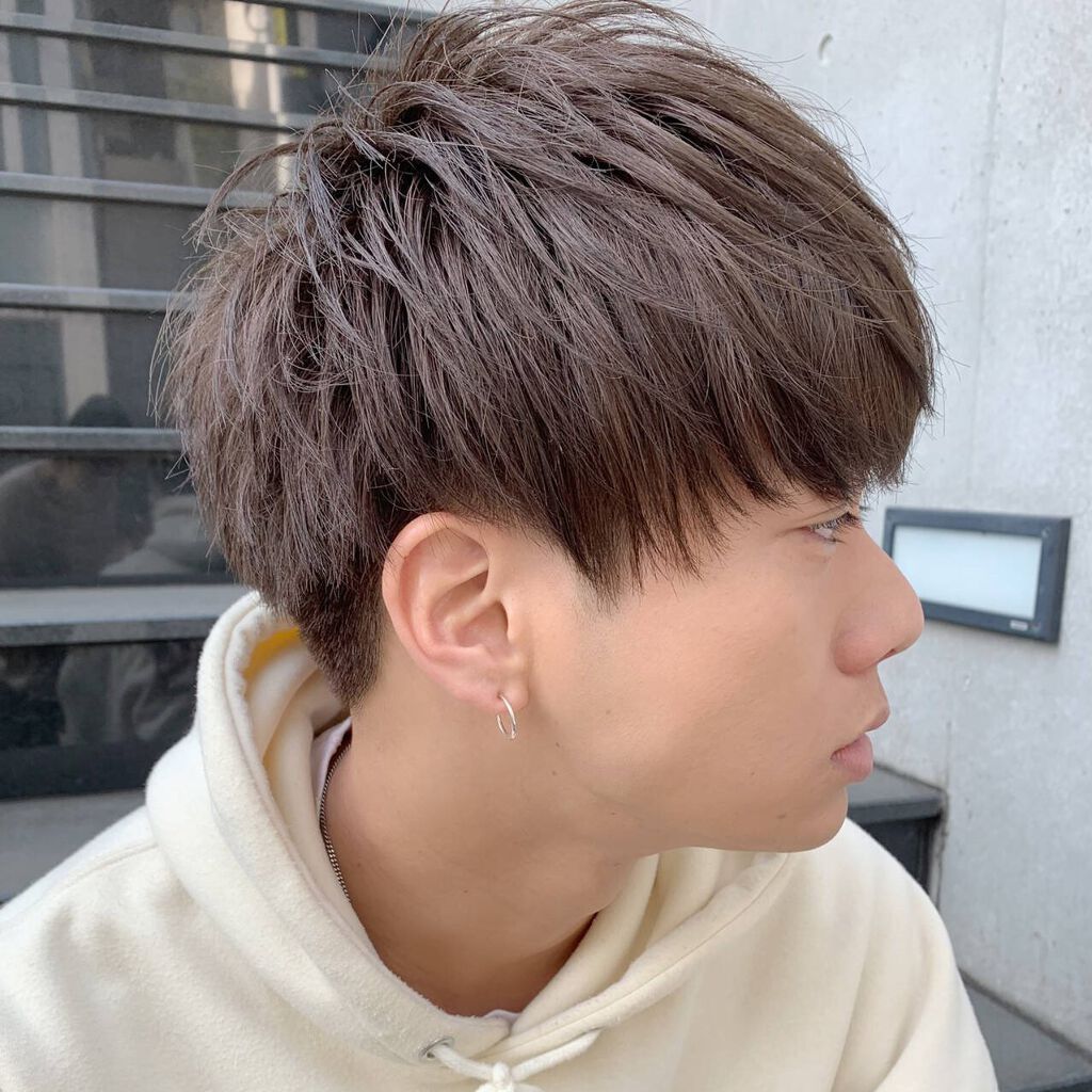 アッシュグレー ベージュ系ヘアカラーレシピ人気9選】ブリーチなし暗め・ブリーチあり明るめ・メンズ≪市販セルフ染めも紹介≫ | Lips