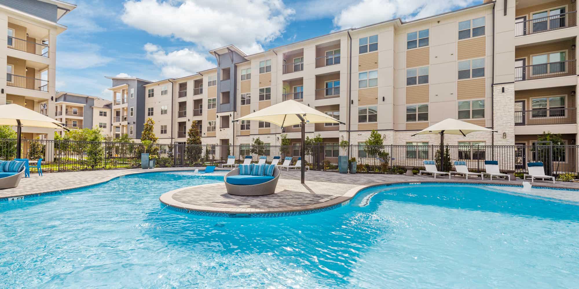 Brea Luxury Apartments Live BH